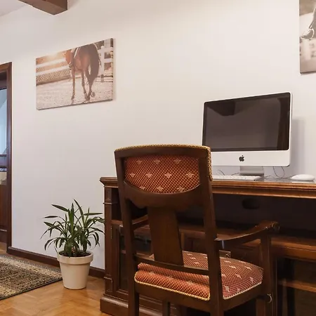 Lägenhetshotell W Dworku Cheval Kraków