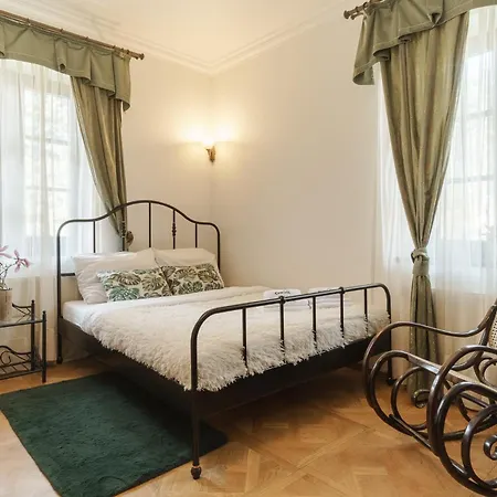 Lägenhetshotell W Dworku Cheval