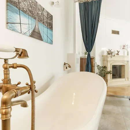 W Dworku Cheval Lägenhetshotell Kraków