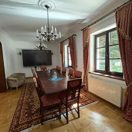 Lägenhetshotell W Dworku Cheval 3*