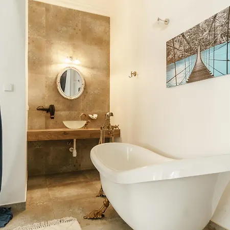 Aparthotel W Dworku Cheval 3*
