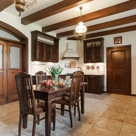 W Dworku Cheval Apart Otel Krakow