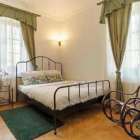 Apartmanhotel W Dworku Cheval 3*
