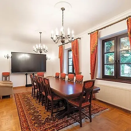 W Dworku Cheval Aparthotel 3*