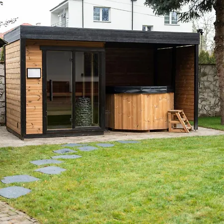 מלון דירות W Dworku Cheval 3*